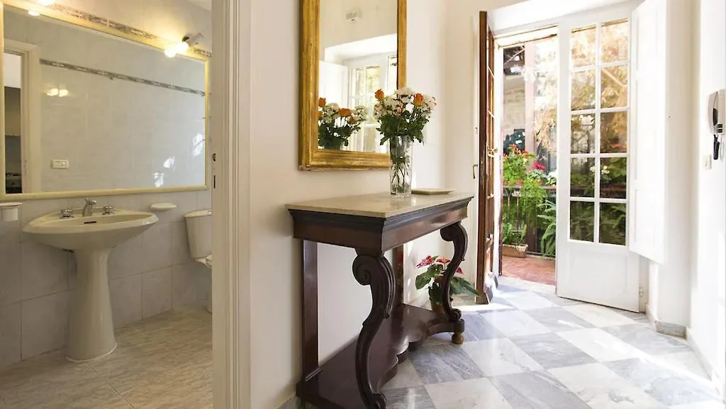 Apartment Alghero Palazzo Dalbis In Pieno Centro Per 8 Persone Italy