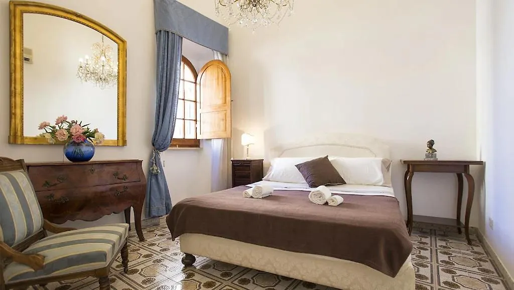 Apartment Alghero Palazzo Dalbis In Pieno Centro Per 8 Persone Italy