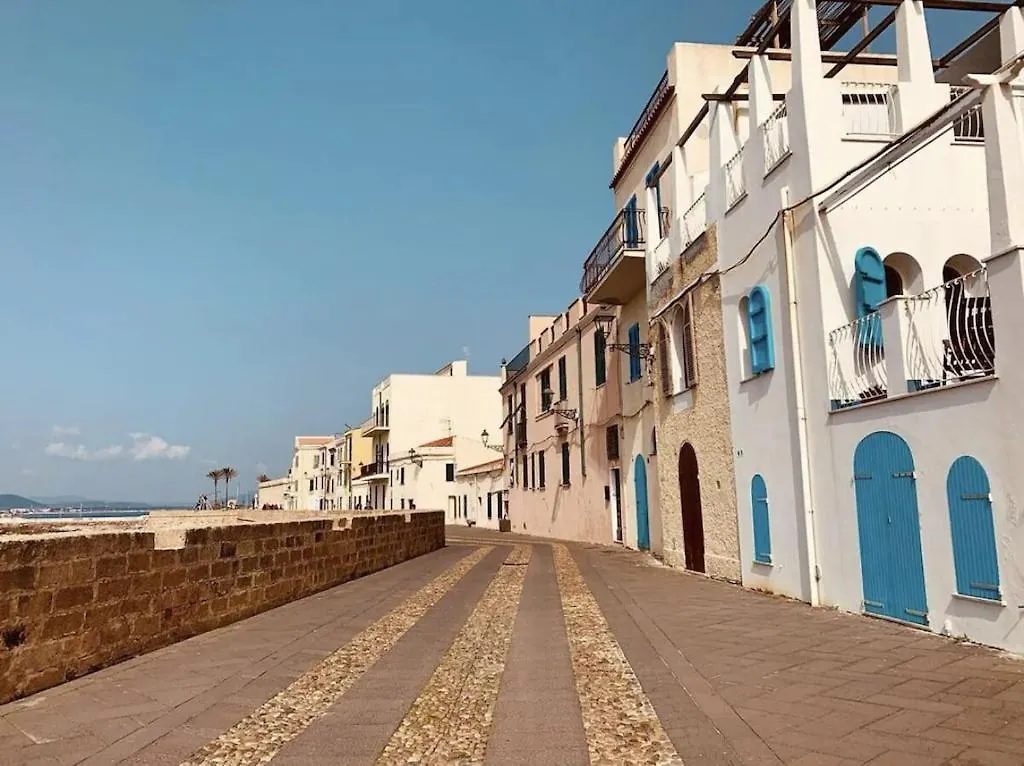Apartment Alghero Palazzo Dalbis In Pieno Centro Per 8 Persone