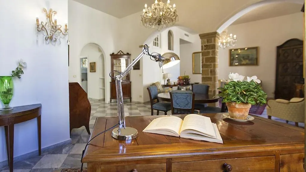 Alghero Palazzo Dalbis In Pieno Centro Per 8 Persone Italy