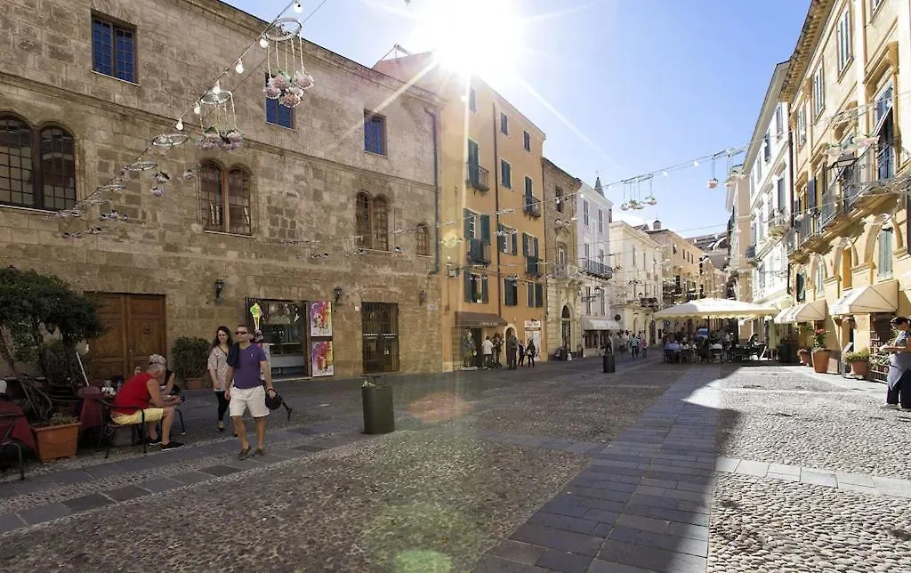Apartment Alghero Palazzo Dalbis In Pieno Centro Per 8 Persone