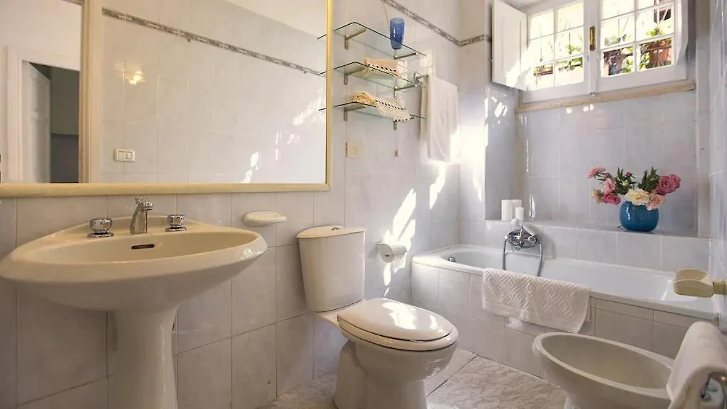 Apartment Alghero Palazzo Dalbis In Pieno Centro Per 8 Persone